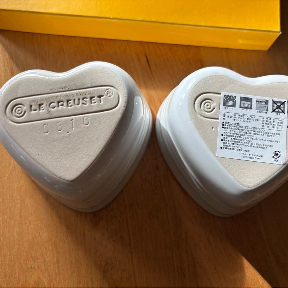 Le Creuset Ramequin d'Amour New in Yellow Box Set of 2 White Heart Ramekins - Picture 6 of 9